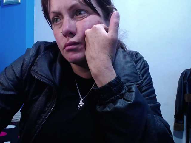 Carolinhe live cam on BongaCams