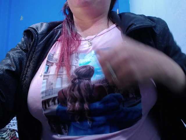 Carolinhe live cam on BongaCams