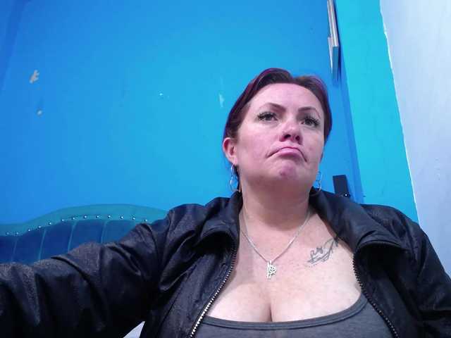 Carolinhe live cam on BongaCams