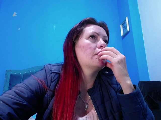 Carolinhe live cam on BongaCams