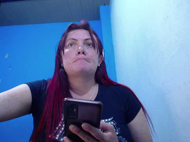 Carolinhe live cam on BongaCams