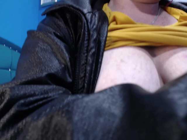 Carolinhe live cam preview