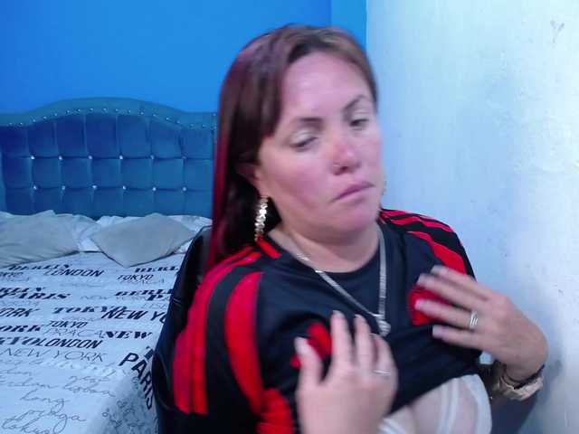 Carolinhe live cam on BongaCams