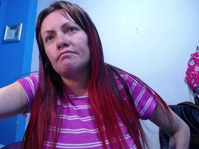 Carolinhe live cam preview