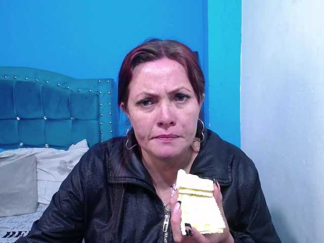 Carolinhe live cam on BongaCams