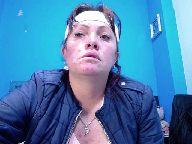 Carolinhe live cam on BongaCams