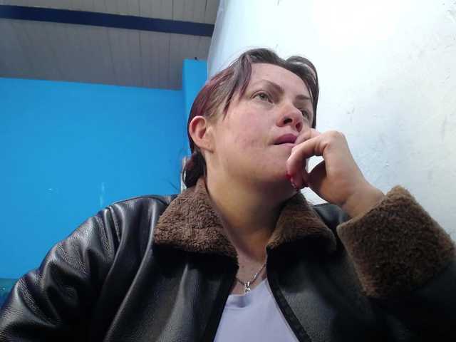 Carolinhe live cam on BongaCams
