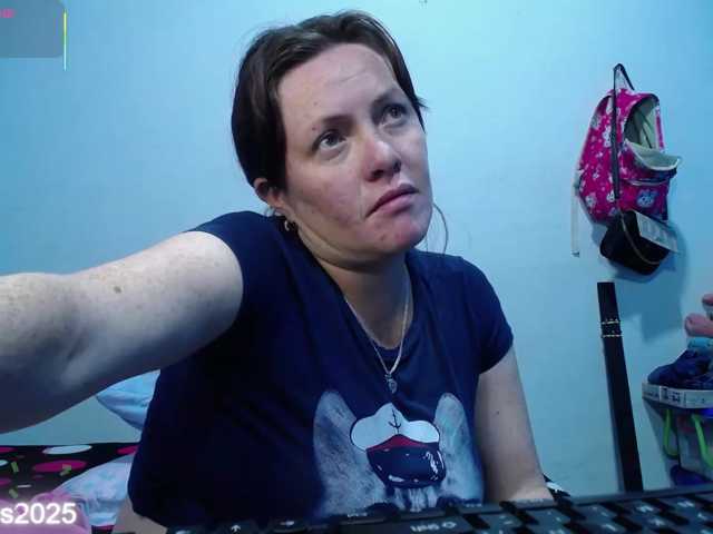Carolinhe live cam preview