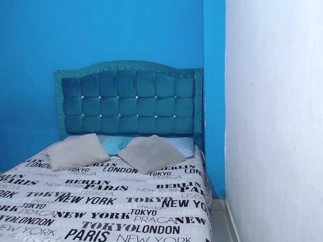 Carolinhe live cam on BongaCams
