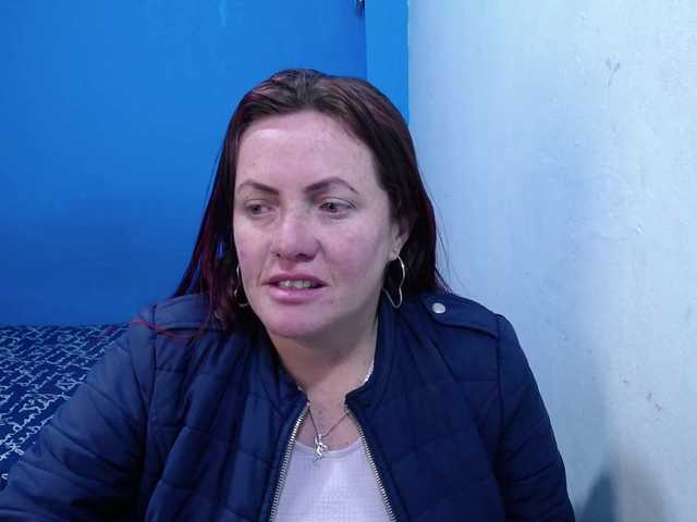 Carolinhe live cam on BongaCams