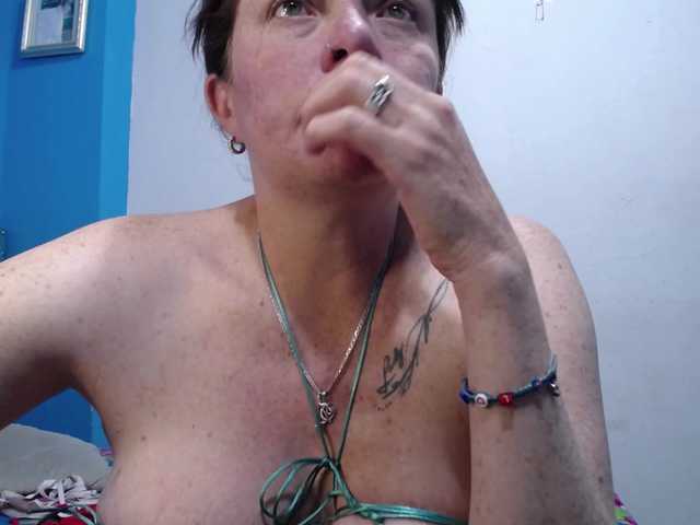 Carolinhe live cam preview