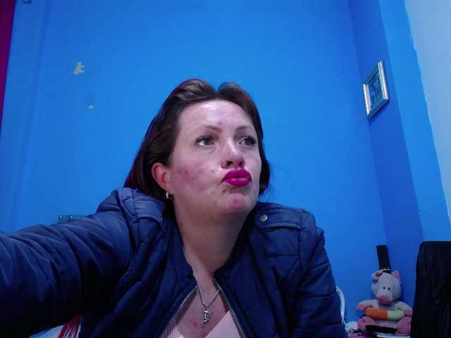 Carolinhe live cam on BongaCams