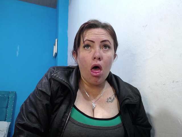 Carolinhe live webcam show