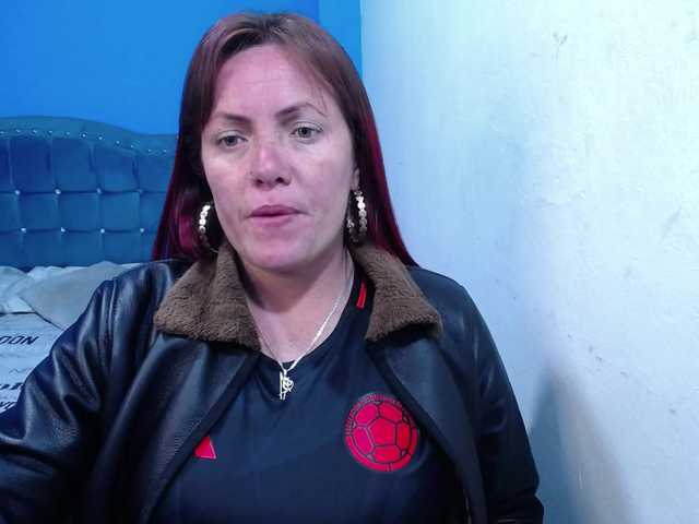 Carolinhe live cam on BongaCams