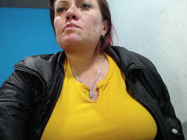 Carolinhe live cam on BongaCams