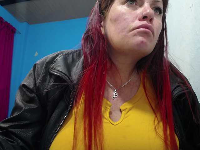 Carolinhe live cam on BongaCams