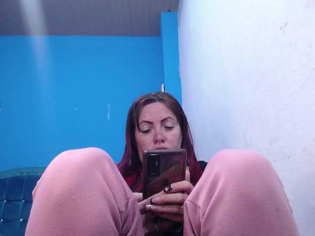 Carolinhe live webcam show