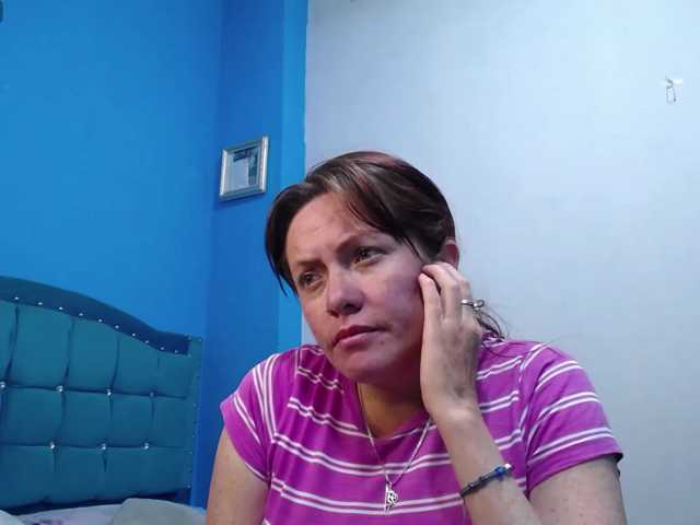 Carolinhe live cam preview