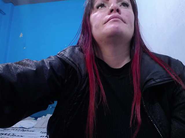Carolinhe live webcam show
