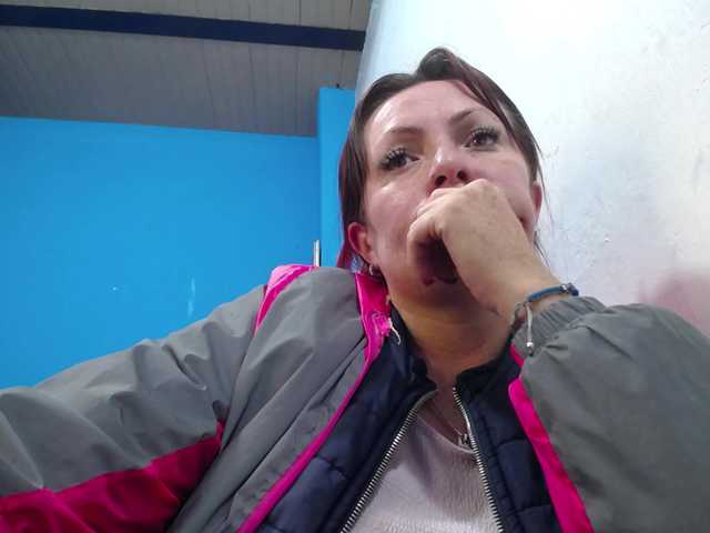 Carolinhe live cam on BongaCams