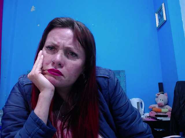 Carolinhe live cam on BongaCams