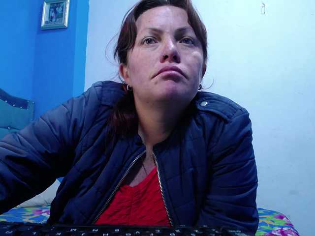 Carolinhe live cam preview