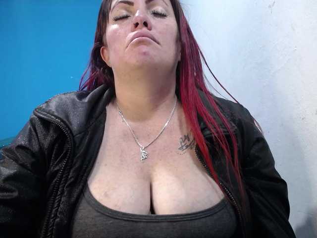 Carolinhe live webcam show