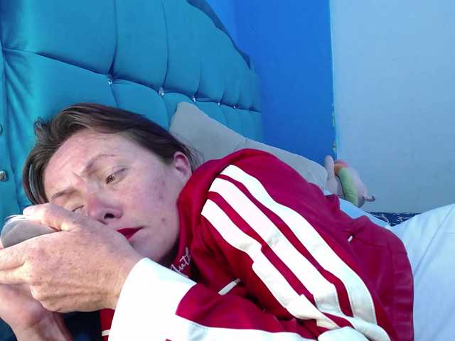 Carolinhe live cam preview