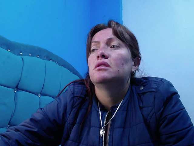 Carolinhe live cam preview