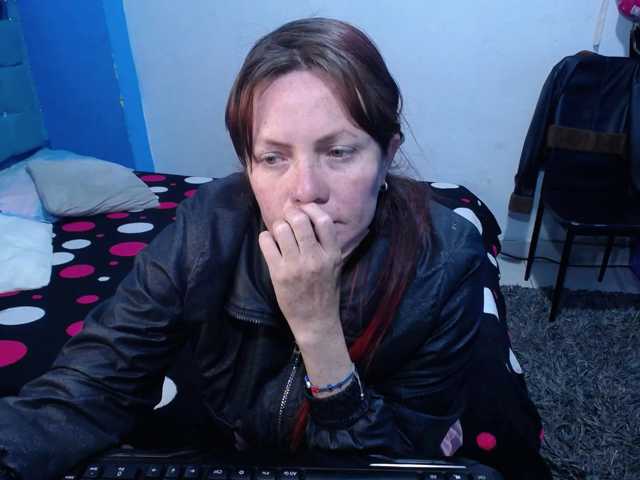 Carolinhe live cam preview