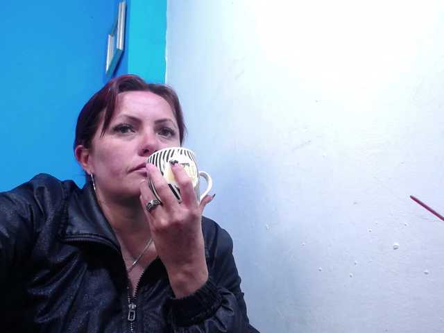 Carolinhe live cam on BongaCams