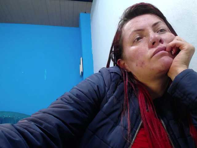 Carolinhe live cam on BongaCams