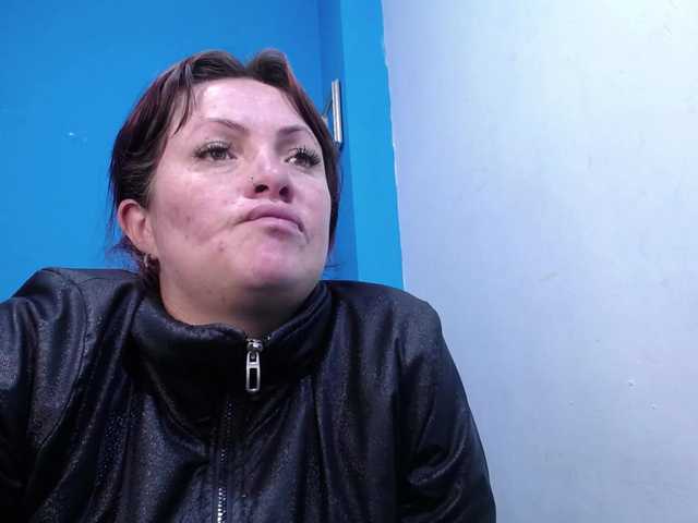 Carolinhe live cam preview