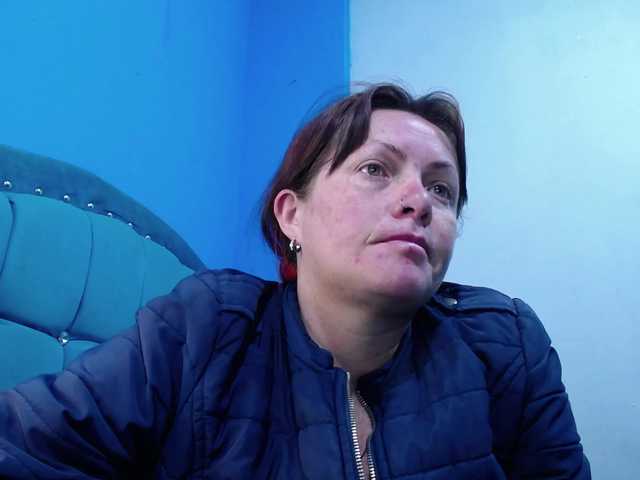 Carolinhe live cam preview