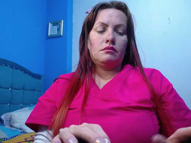 Carolinhe live cam preview