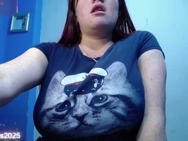 Carolinhe live cam preview