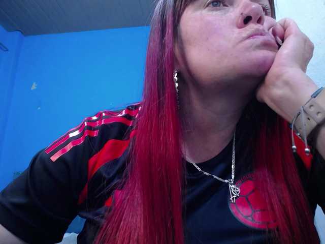 Carolinhe live cam on BongaCams