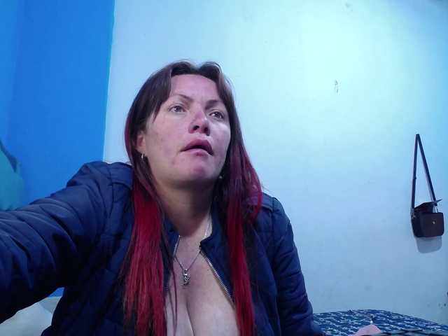 Carolinhe live cam preview