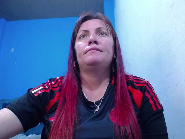Carolinhe live cam on BongaCams