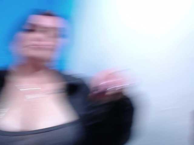 Carolinhe live cam on BongaCams