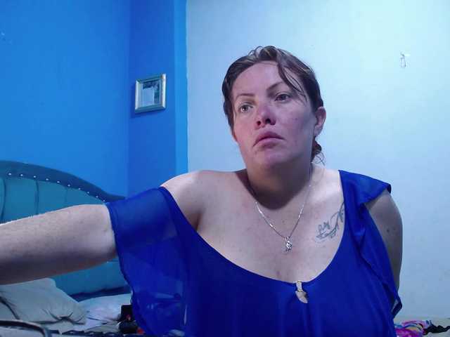 Carolinhe — live female cam