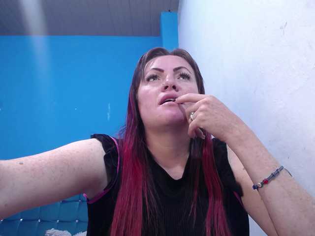 Carolinhe live webcam show