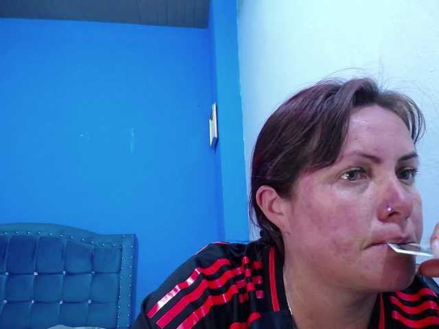 Carolinhe live cam on BongaCams