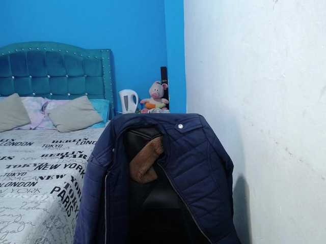 Carolinhe live cam on BongaCams