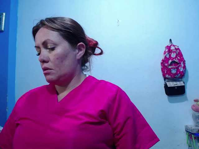 Carolinhe live cam on BongaCams