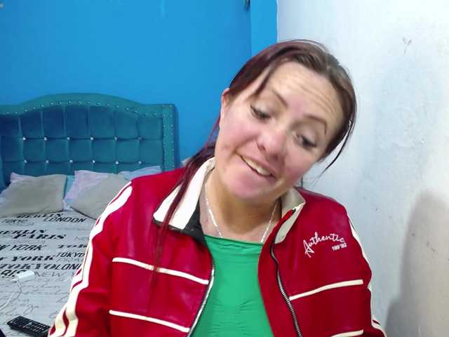 Carolinhe live cam on BongaCams