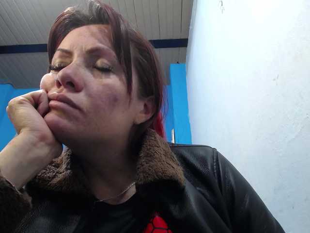 Carolinhe live cam on BongaCams