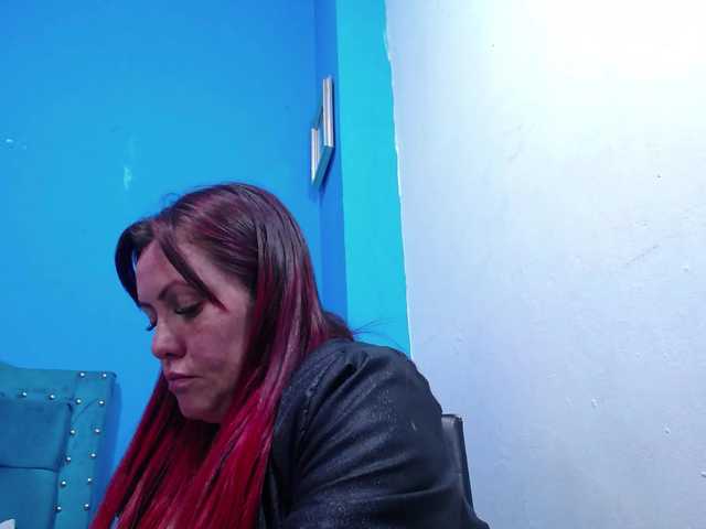Carolinhe live cam on BongaCams