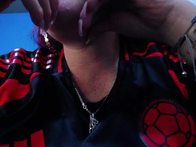Carolinhe live cam on BongaCams