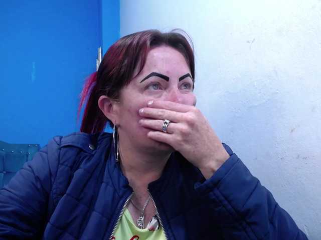 Carolinhe live cam on BongaCams